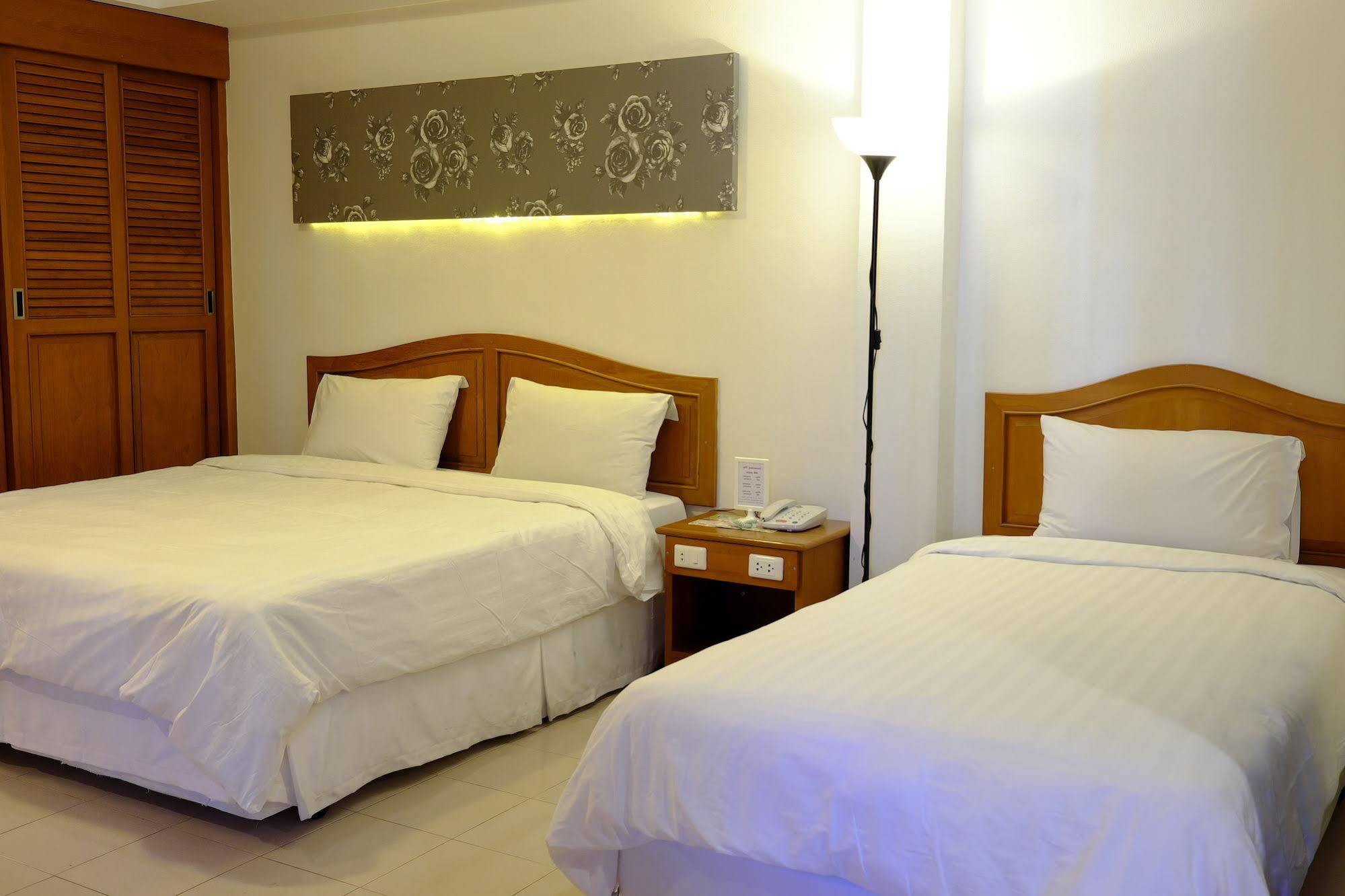 Pj Inn Pattaya Exteriör bild