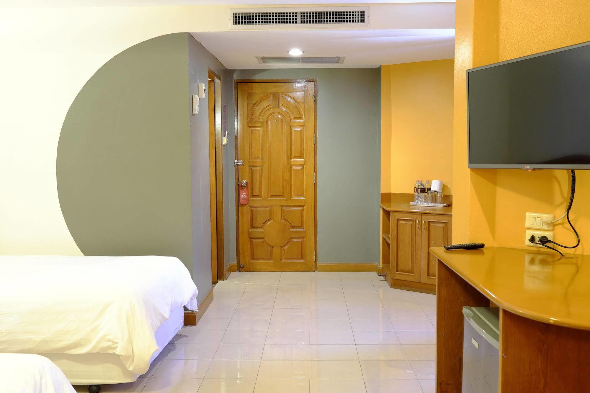 Pj Inn Pattaya Exteriör bild
