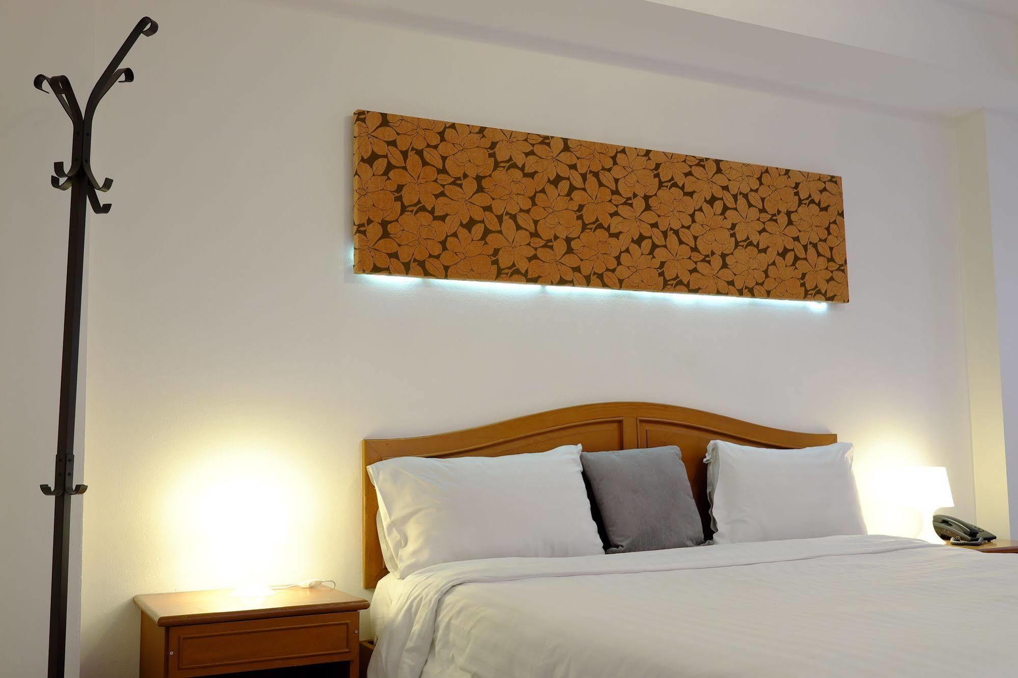 Pj Inn Pattaya Exteriör bild